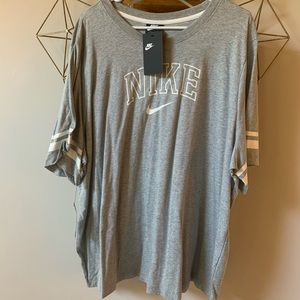 Brand new Nike 2x short sleeve top
